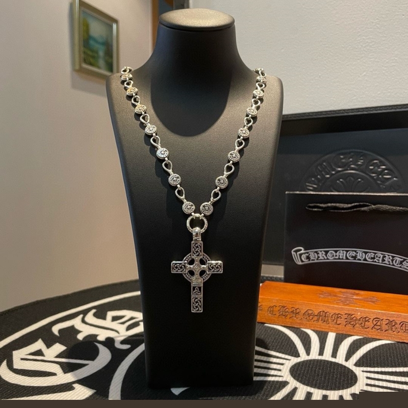 Ch**me He**ts necklaces